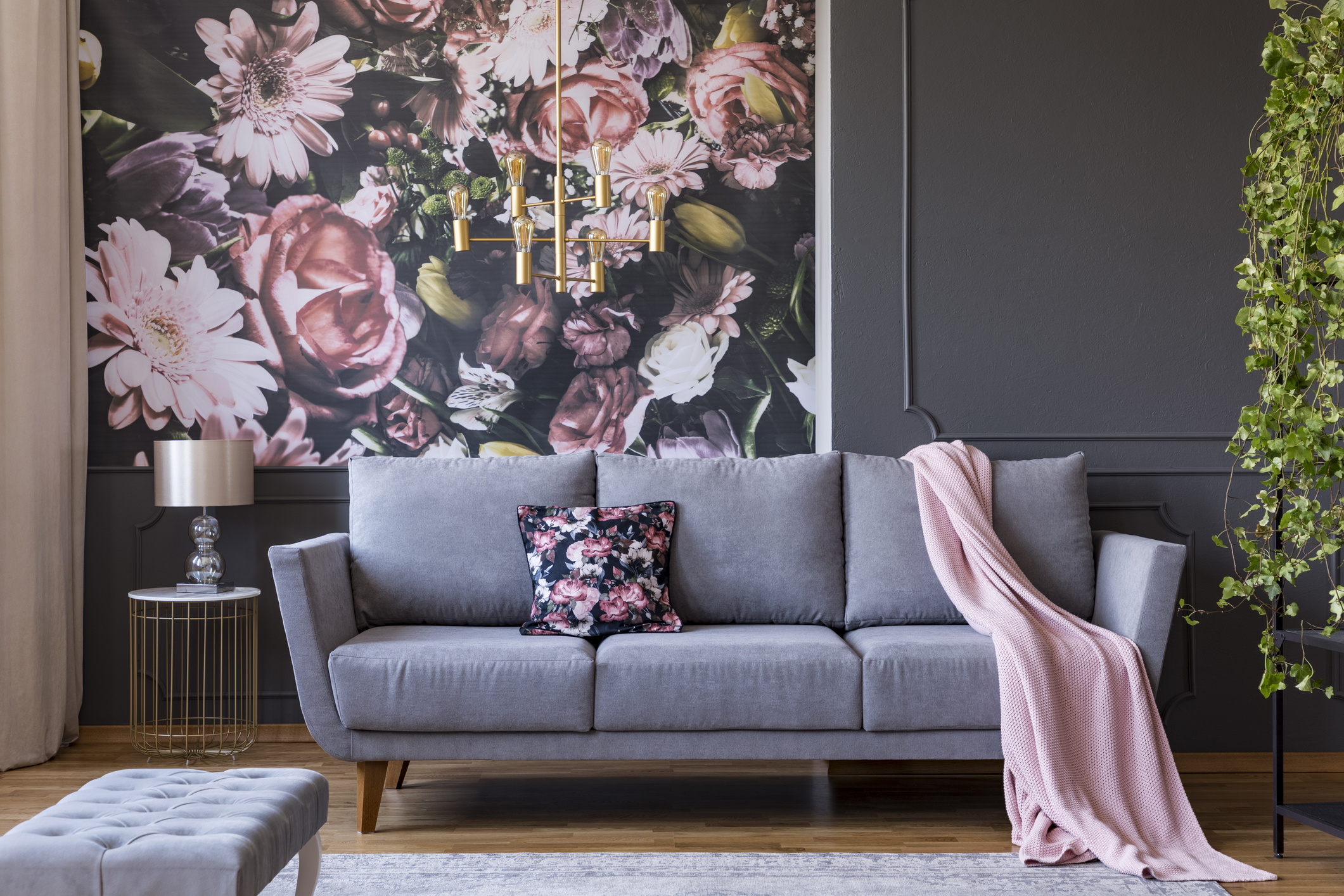 Želite li da vaša siva sofa izgleda glamurozno?
