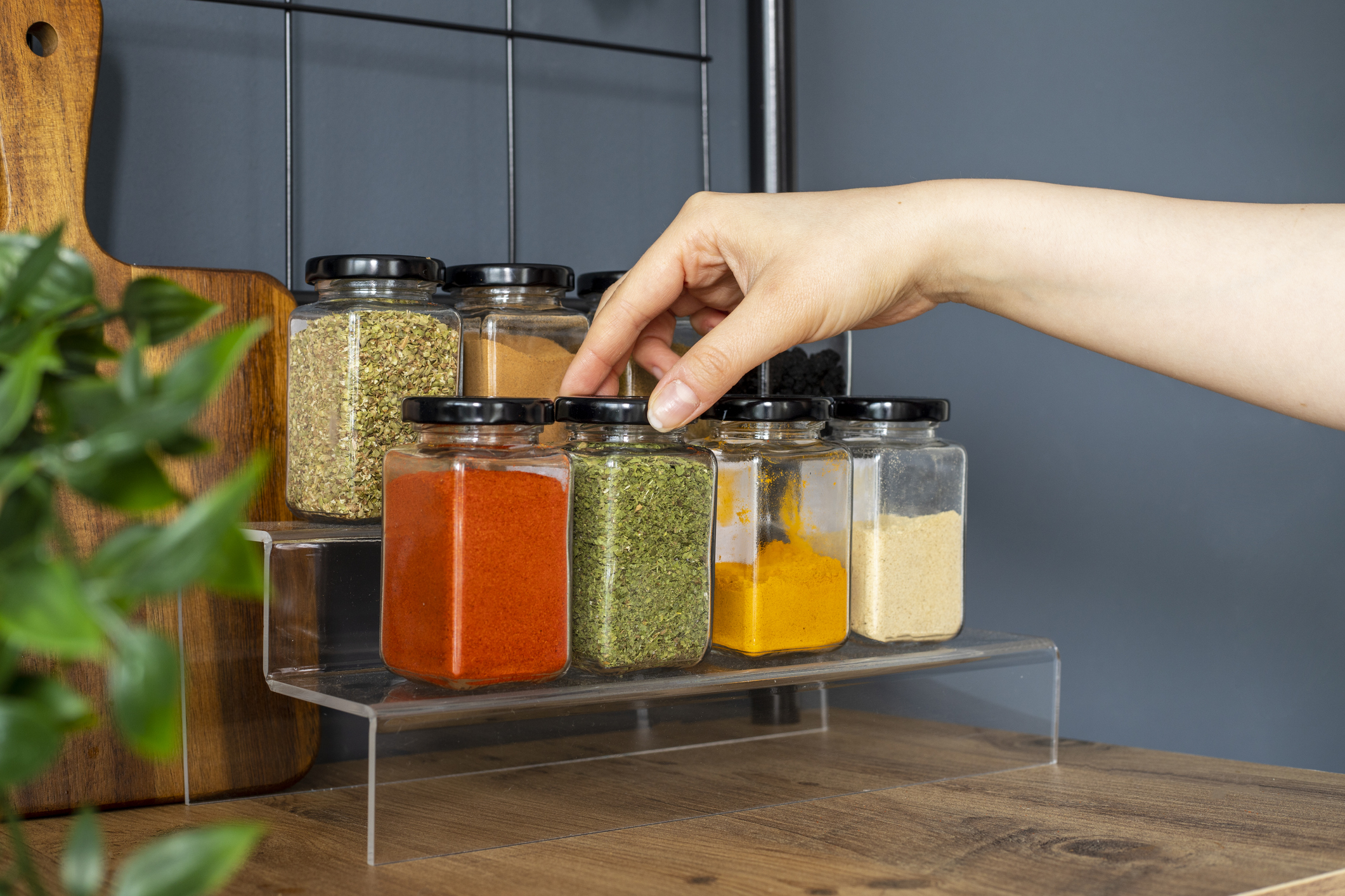 Organizujte vašu kuhinju: Genijalni DIY držači začina koji će oduševiti