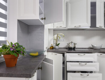 Uska kuhinja malih dimenzija: Jednostavni saveti za funkcionalan prostor