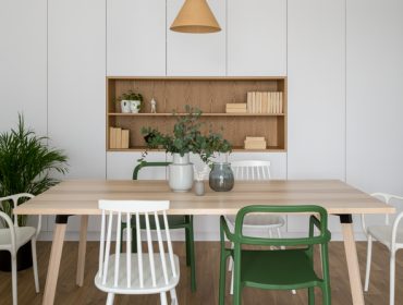 Kako postaviti stolice različitog dizajna u dom: Saveti za skladan izgled