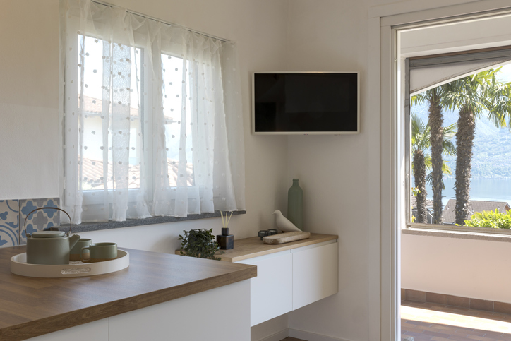 Kratke zavese za prozore: Praktično i stilski u domu