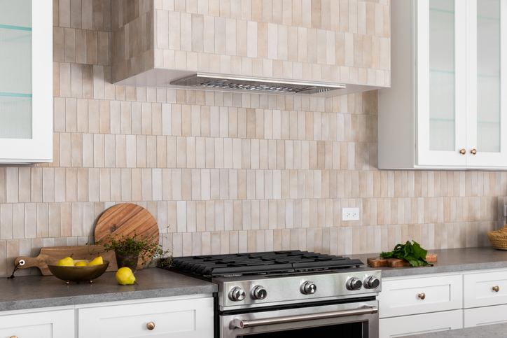 Oblaganje zida kuhinje dekorativnim pločicama: 5 najnovijih trendova
