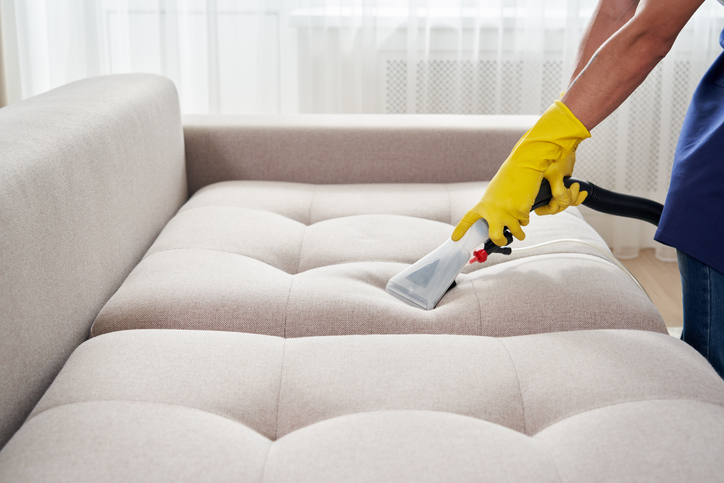 Najefikasnije metode za čišćenje kauča