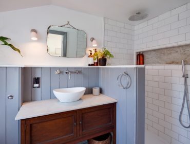 Tradicionalni stil u malom kupatilu: Kako staro postaje novo