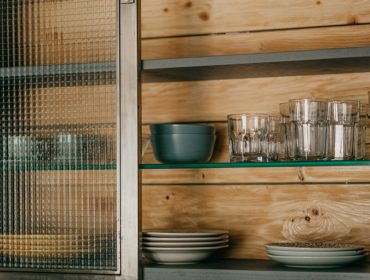 Rebrasto staklo u kuhinji: Stil, praktičnost i čar Antike