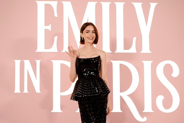 Dnevna soba Lily Collins: Kako stilizovati neutralne enterijere?