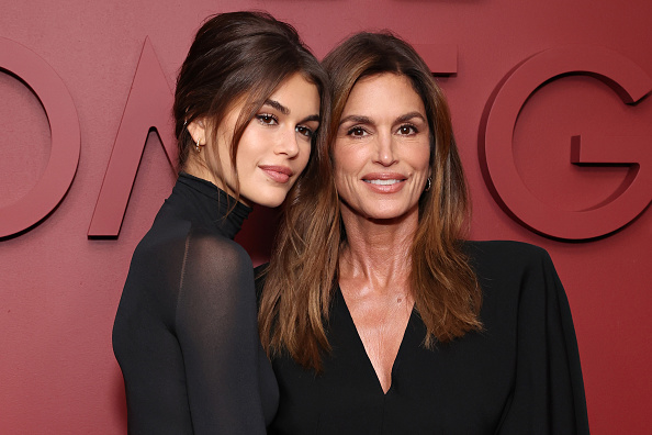 Sofa Cindy Crawford: Retro elegancija u modernom enterijeru