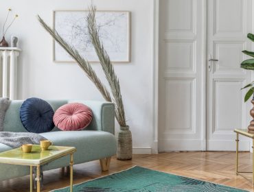 Vintage šarm u 60 kvadrata: stan pun boja, svetlosti i istorije