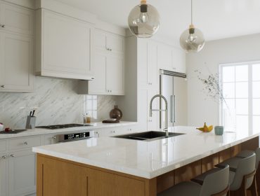Kako izbeći “laboratorijski” izgled bele kuhinje